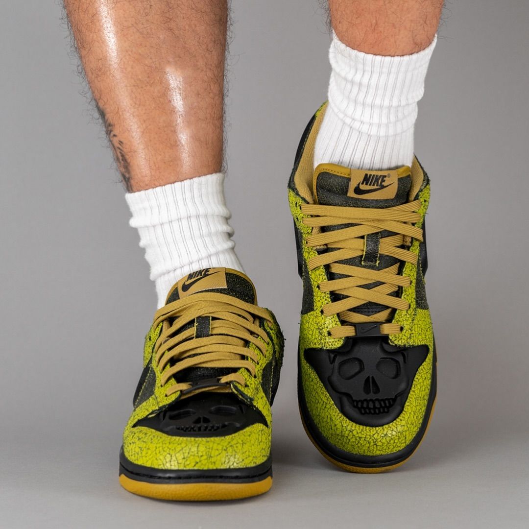 Nike Dunk Low Retro QS Halloween Skull