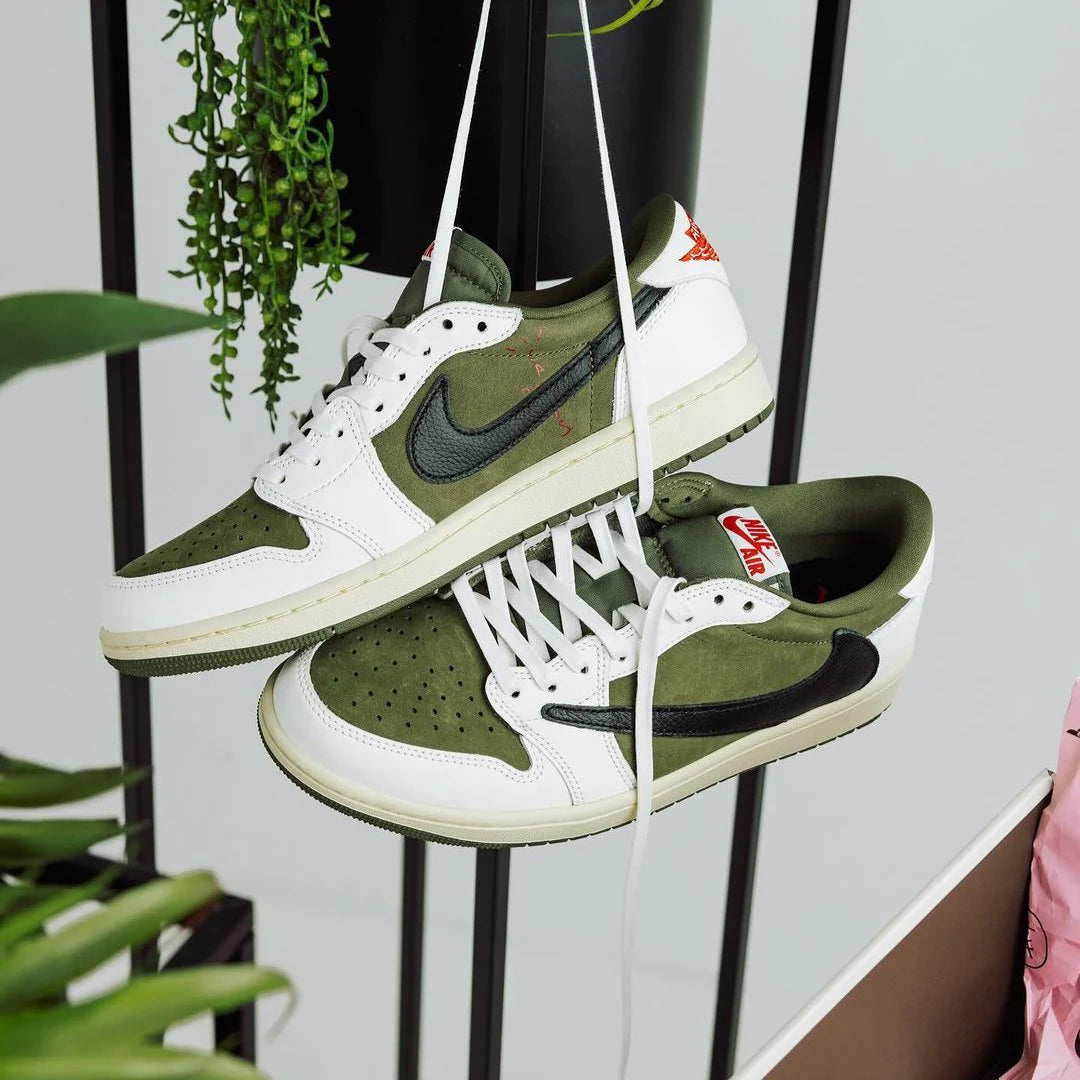 Sneaker J1 Retro Low OG SP Scott Medium Olive