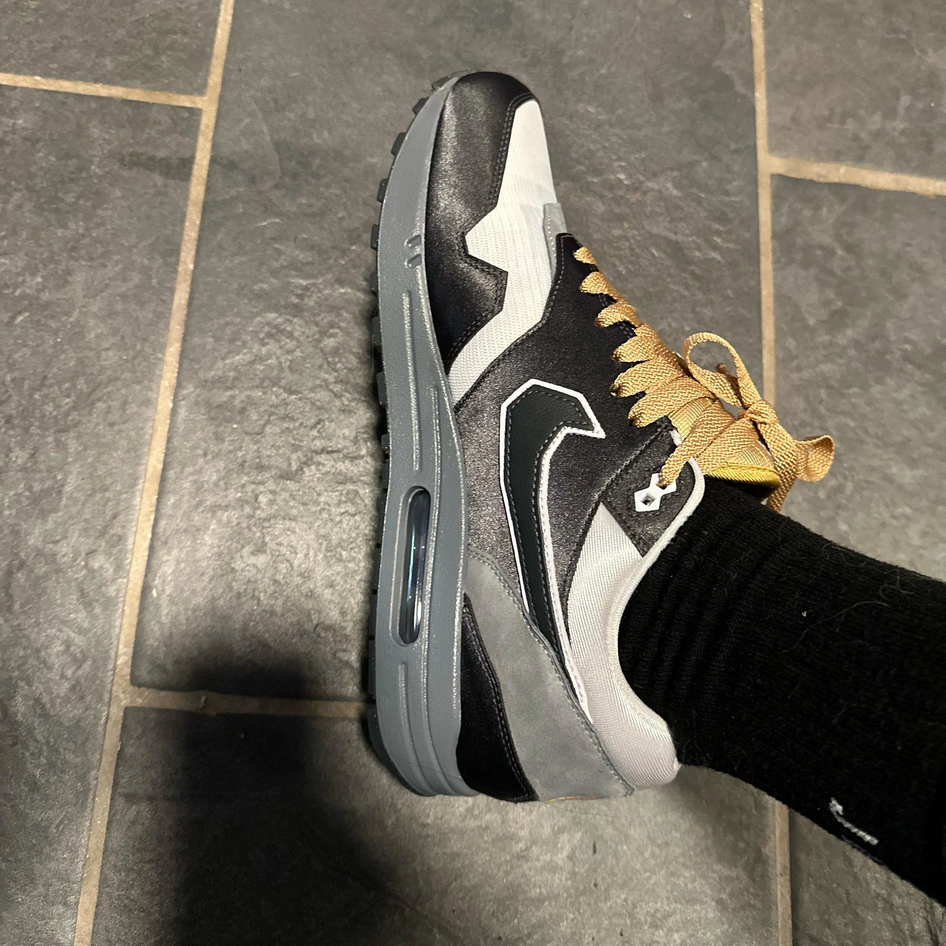 Nike Air Max 1 .SWOOSH Low Poly Big Head Mode